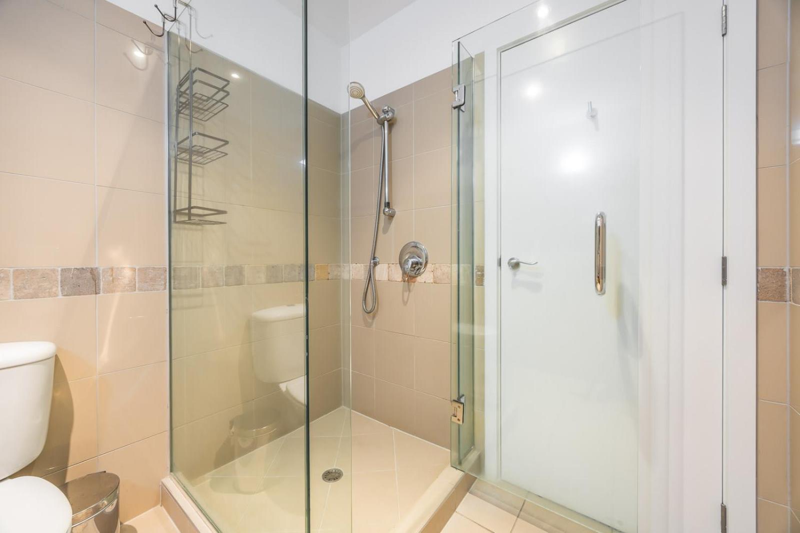 Beautiful Renovated 2 X Bdrm,Perfect Location Apartman Auckland Kültér fotó