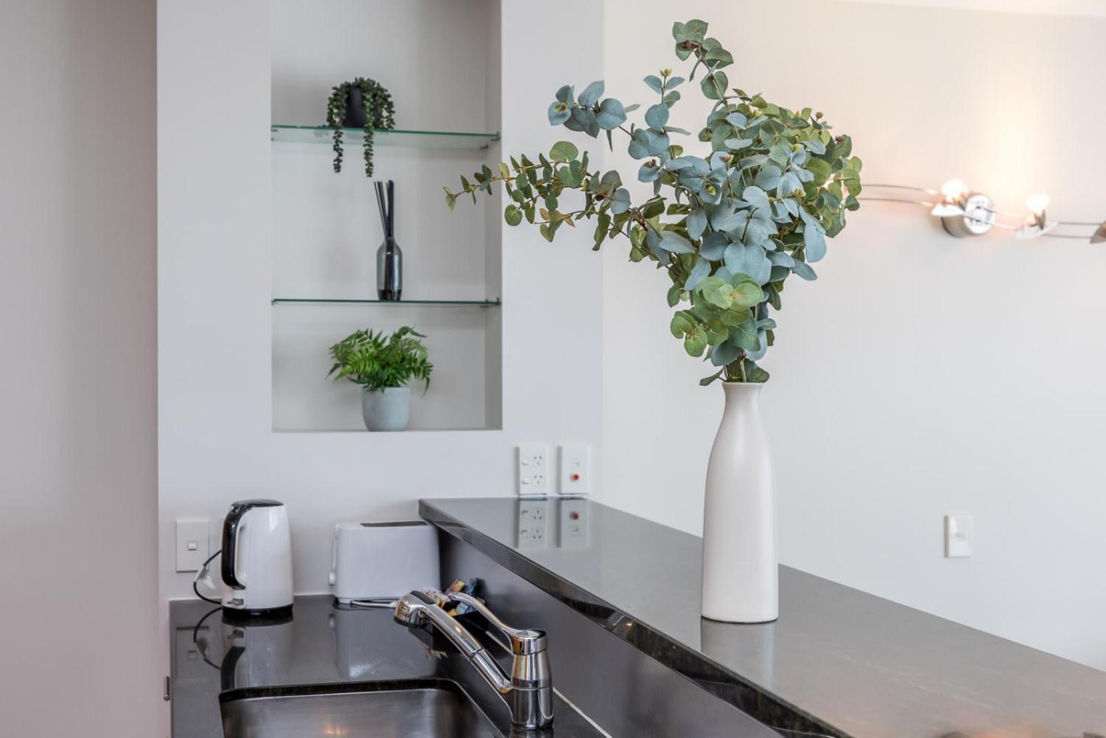 Beautiful Renovated 2 X Bdrm,Perfect Location Apartman Auckland Kültér fotó