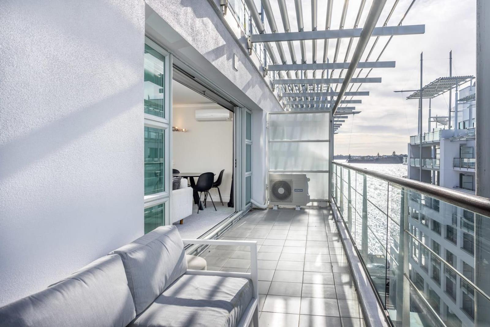Beautiful Renovated 2 X Bdrm,Perfect Location Apartman Auckland Kültér fotó