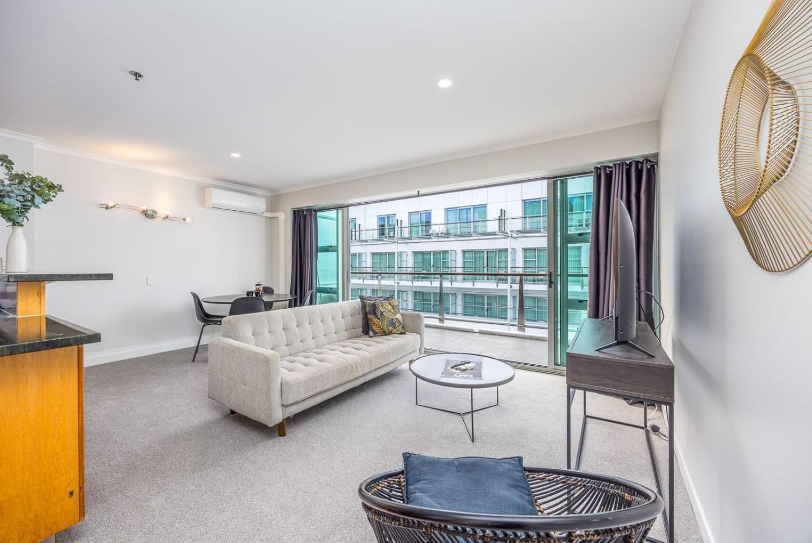 Beautiful Renovated 2 X Bdrm,Perfect Location Apartman Auckland Kültér fotó